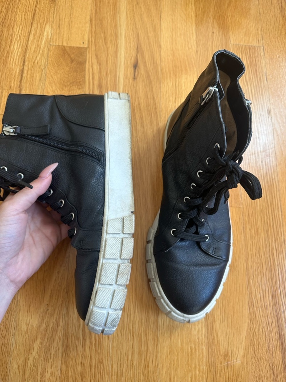 Linea Paolo GIO - Zipper Detailed Leather High Top Lace Up Sneakers Black